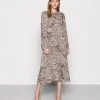 Samsøe Samsøe RAMI DRESS - Robe de jour Women -Samsøe Soldes 20f2b737ad494de0a48d2cabb2c9d69a
