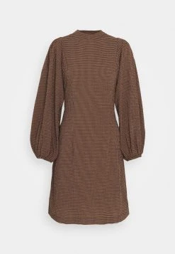 Sams&oslash;e Sams&oslash;e HARRIETTA SHORT DRESS - Robe de jour Women -Samsøe Soldes 2726527e26e74e1da9460dc4ad2ef379 1