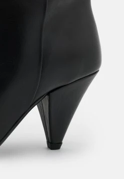 Samsøe Samsøe MYRASSA BOOT KNEE 7556 - Cuissardes Women -Samsøe Soldes 2a2757f6ea4d456fb3b4f91135ee752d