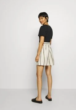 Sams&oslash;e Sams&oslash;e LUELLA - Short Women -Samsøe Soldes 33467d7bf013470280e2833c2a3fc24b