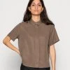 Samsøe Samsøe MINA - Chemisier Women 1 Samsøe Samsøe MINA - Chemisier Women -Samsøe Soldes 348d1915d7a54595b190ea011fd2c5bf