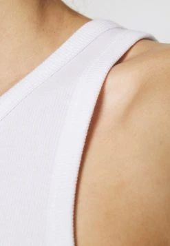 Samsøe Samsøe ALEXO TANK - Débardeur Women 19 Samsøe Samsøe ALEXO TANK - Débardeur Women -Samsøe Soldes 556c14ca131a476c98c7c969201ee6c0