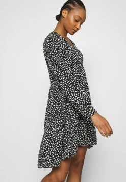 Samsøe Samsøe MORI SHORT DRESS - Robe de jour Women -Samsøe Soldes 55a01b5f1a1a4ec592745389ba5b9fd8