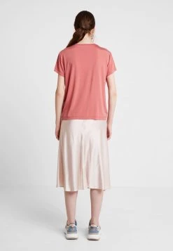 Samsøe Samsøe TEE - T-shirt basique Women 10 Samsøe Samsøe TEE - T-shirt basique Women -Samsøe Soldes 96f18d861d614bbaa2b9380cb8a32c52