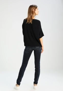 Samsøe Samsøe MAINS TEE - Blouse Women 19 Samsøe Samsøe MAINS TEE - Blouse Women -Samsøe Soldes a4dd0f98bd2b46cabf97231ac531fc11