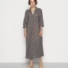 Samsøe Samsøe OPAL DRESS - Robe de jour Women -Samsøe Soldes cb657aa412544cc7aaeac1ec2d56c155